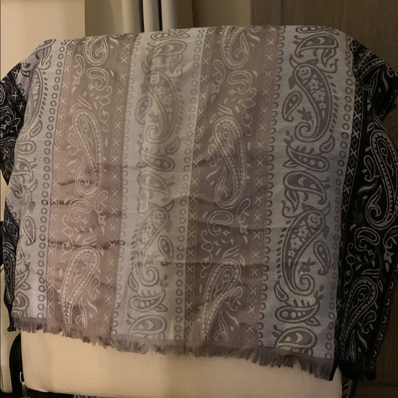 Scarf - Picture 2 of 8